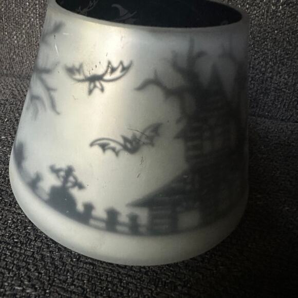 Halloween Yankee Candle Jar Topper Haunted House Witch Bats Frosted Satin Glass - Picture 4 of 6